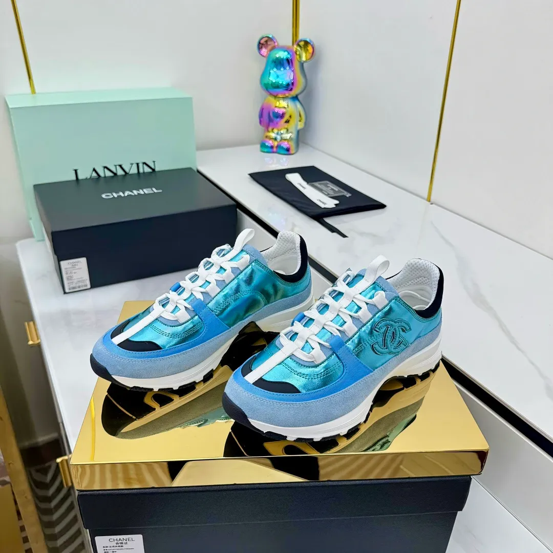 👟👟Ex-factory price 600👟👟High quality! ! ! CHANEL Chanel 25A latest thick-soled casual sports shoes. The counter is synchronized. The counter is very popular. It is a shoe that is very difficult to buy. The most popular thick-soled casual shoes on the Internet. As you can imagine, the most popular thick-soled casual shoes can not be missed. It has both good looks and comfort. Simple and versatile. The thick sole increases the height and is super versatile. Whoever wears it will look better. Upper: cowhide stitching. Lining: breathable mesh. Outsole: TPU original outsole. Size: 35-41 👉